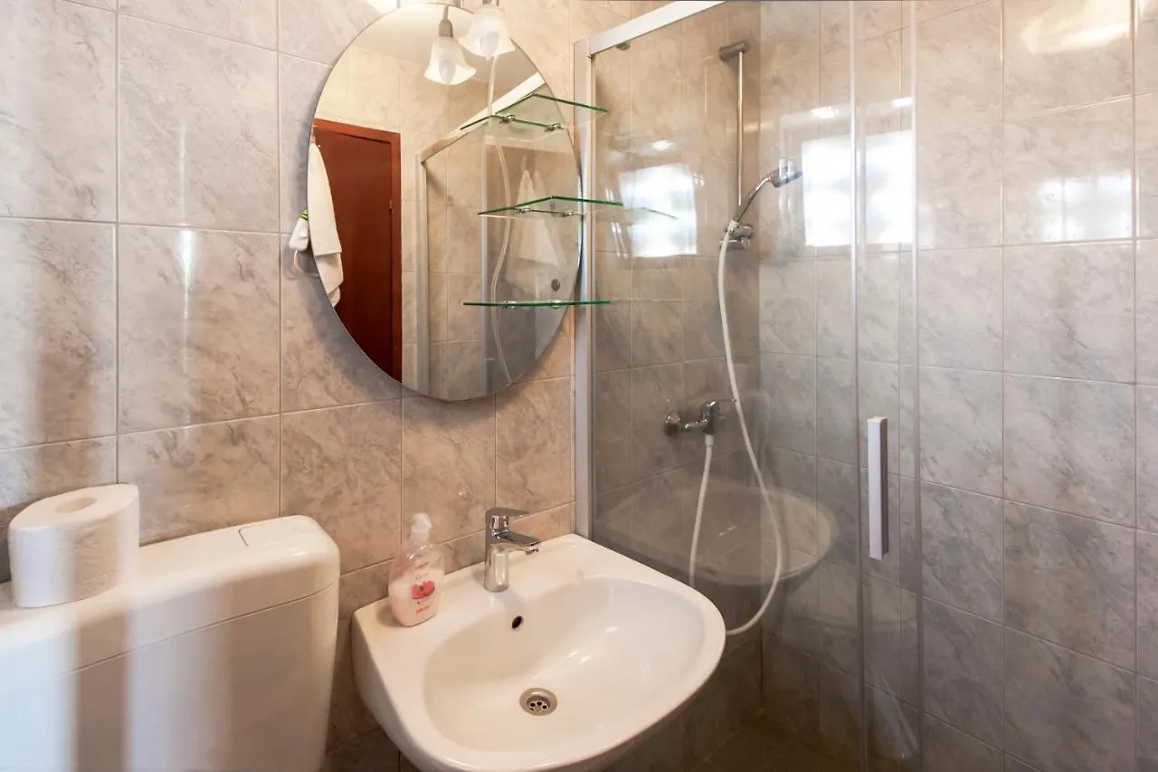 Apartments & Rooms Strcic Krk كرك بيت ضيافة
