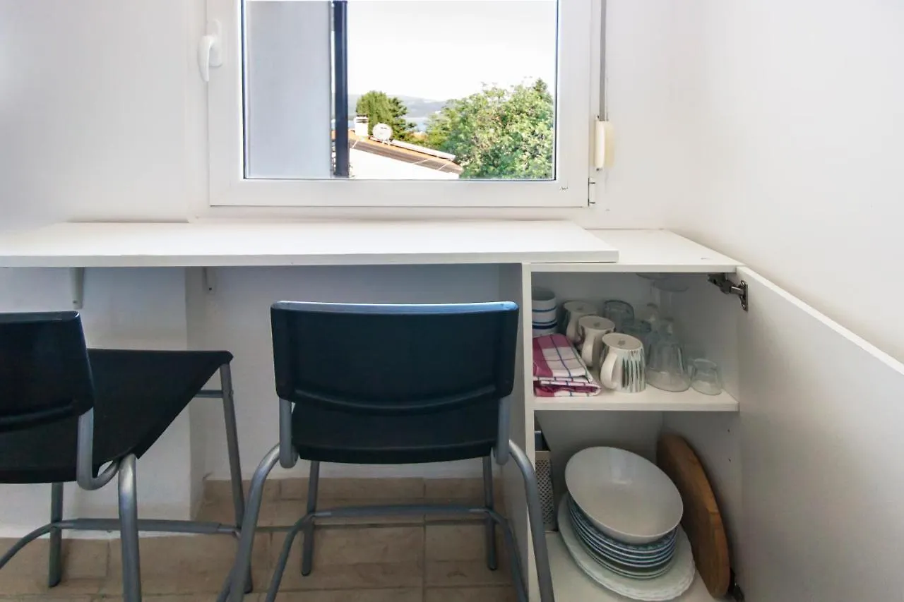Apartments & Rooms Strcic Krk كرك بيت ضيافة