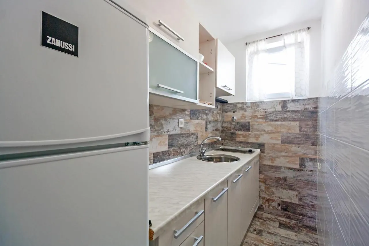 Apartments & Rooms Strcic Krk كرك بيت ضيافة