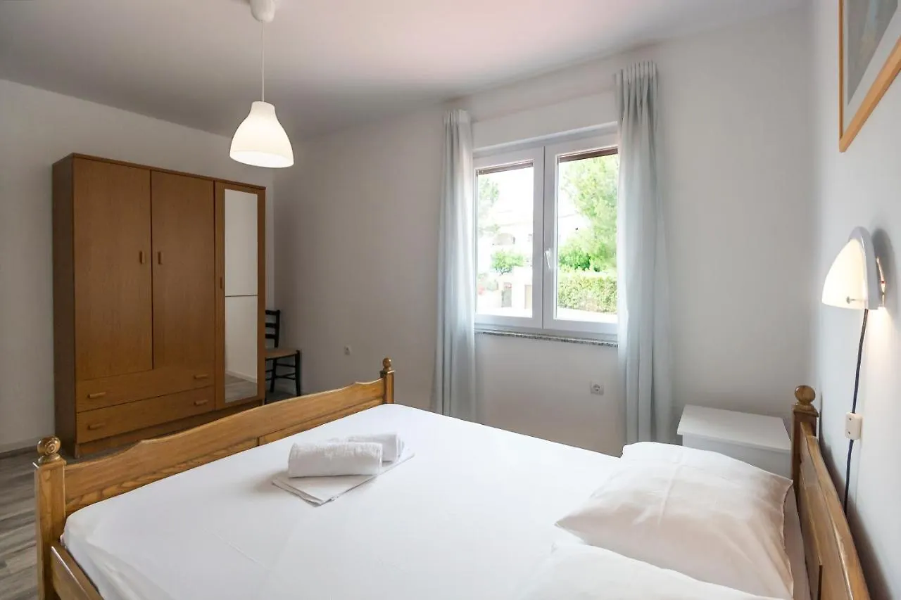 Apartments & Rooms Strcic Krk كرك بيت ضيافة