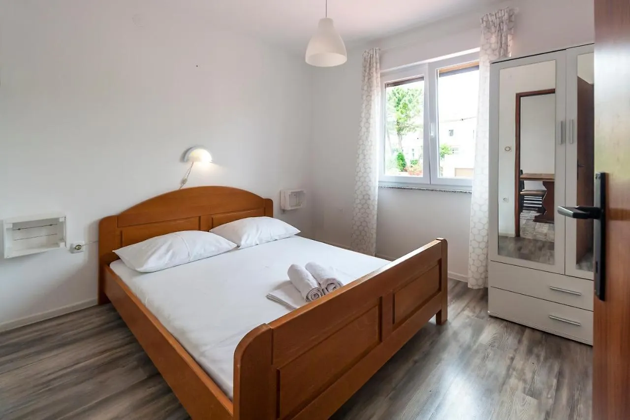 Apartments & Rooms Strcic Krk كرك بيت ضيافة